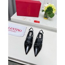 발렌티노 24 S/S VALENTINO 블랙 & 로즈 CANNELLE 레더 슬링백 락스터드 펌프스 (해외배송)