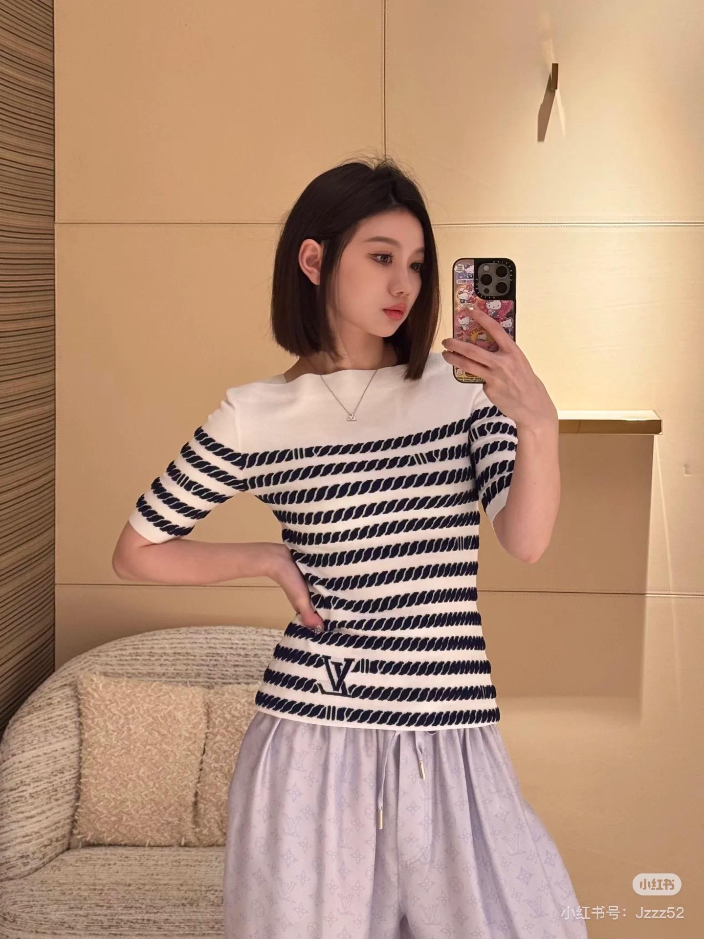 루이비통  스트라이프 반팔 니트 스웨터 2컬러 (해외배송)